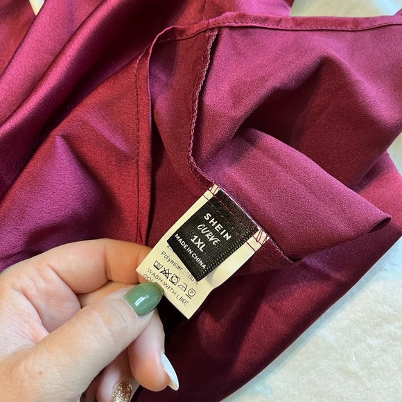 Shein Curve Maroon Blouse with twist back Size 1XL - Picture 3 of 3